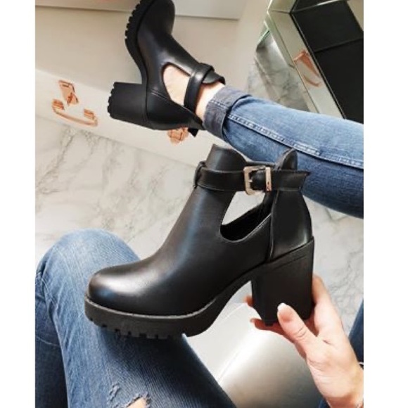 Black Chunky lug sole bootie - Picture 3 of 8